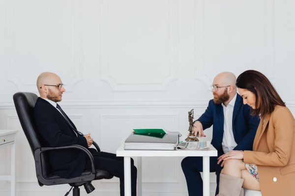 Quand contacter un traducteur juridique néerlandais ?